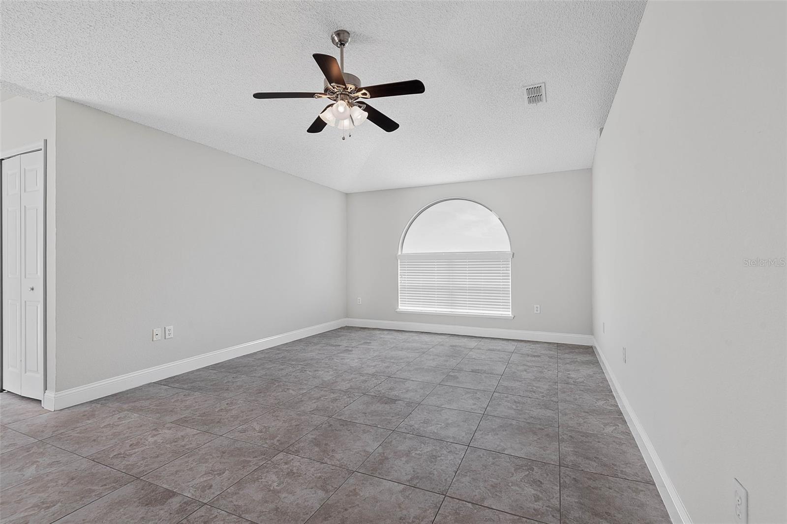 34 FIRETHORN LN — photo 9