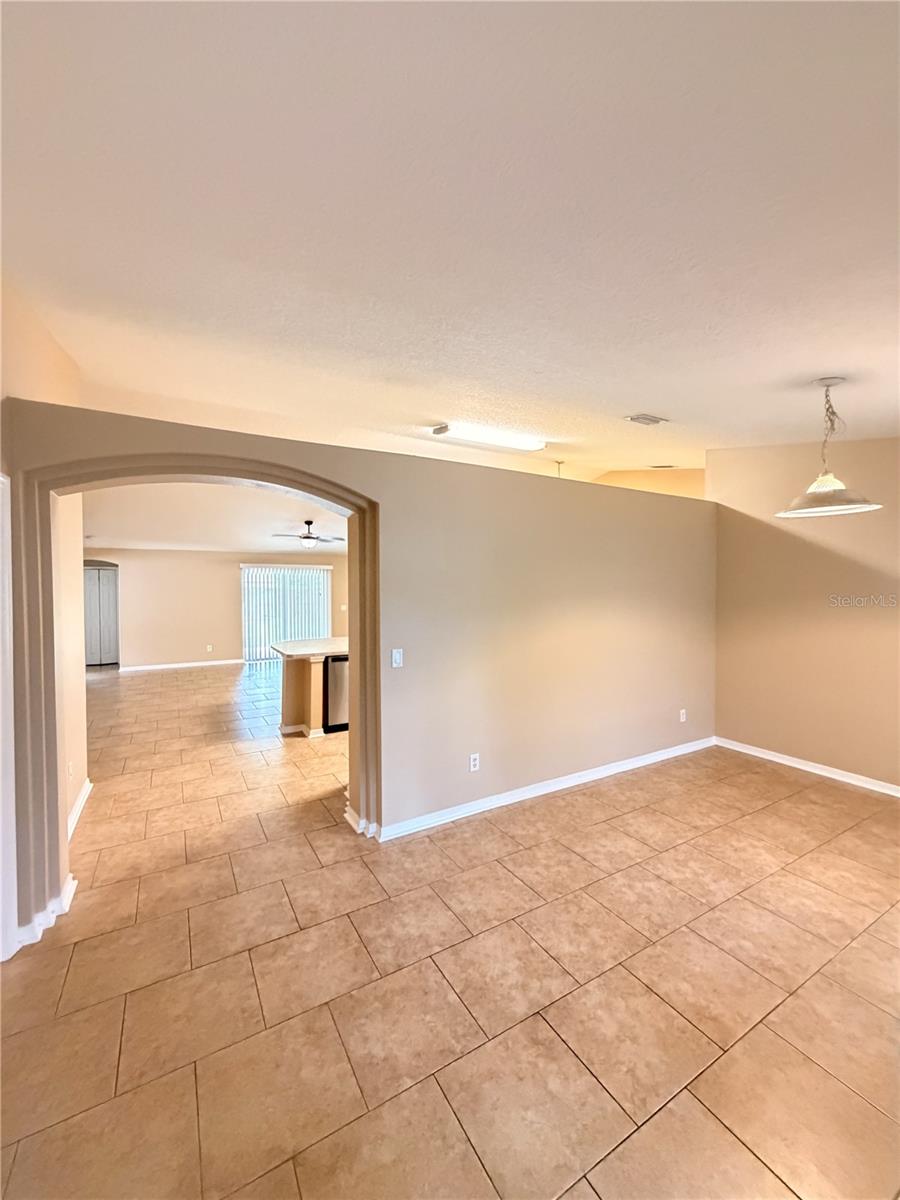 63 RICHMOND DR. — photo 2