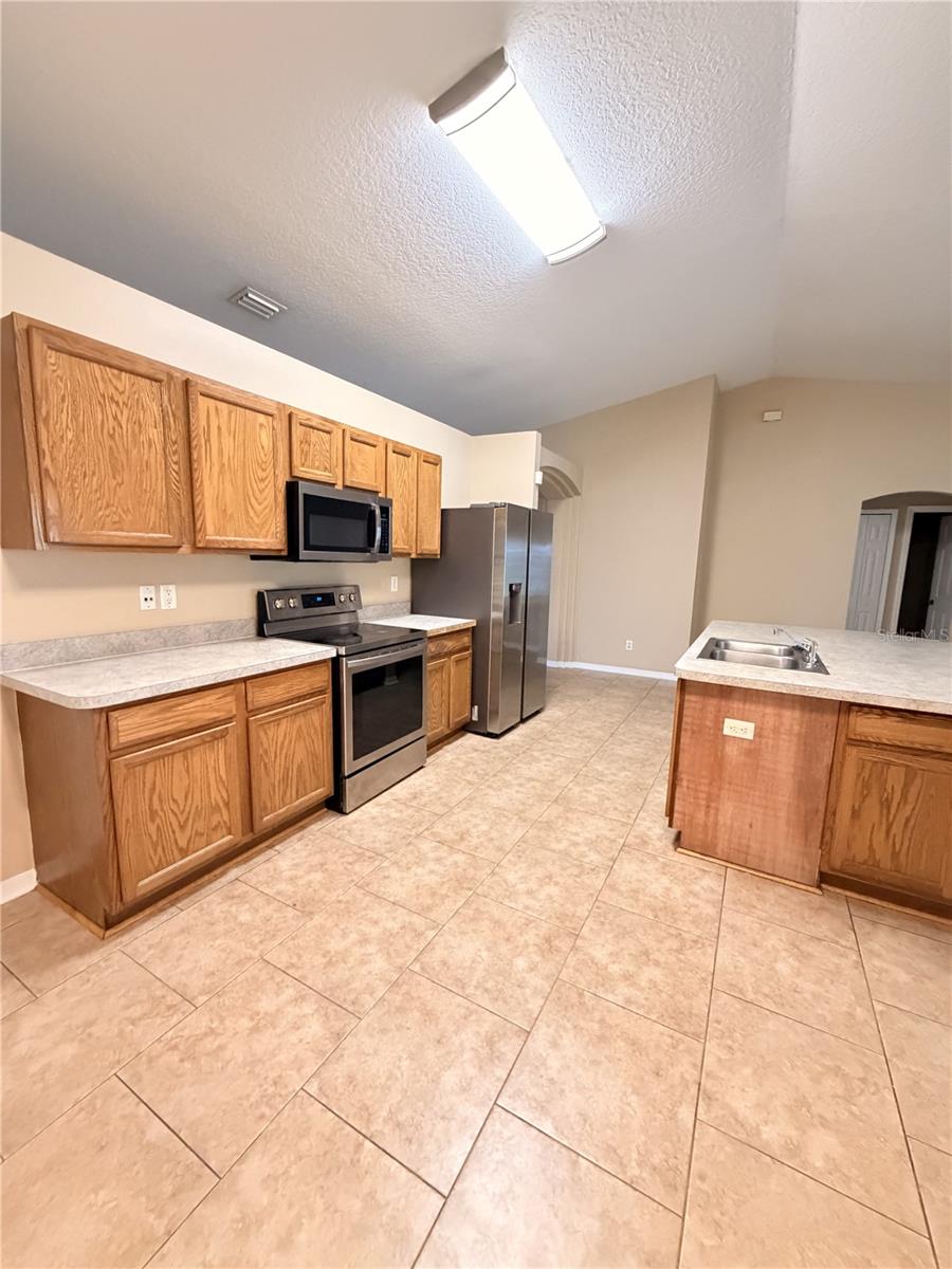 63 RICHMOND DR. — photo 6