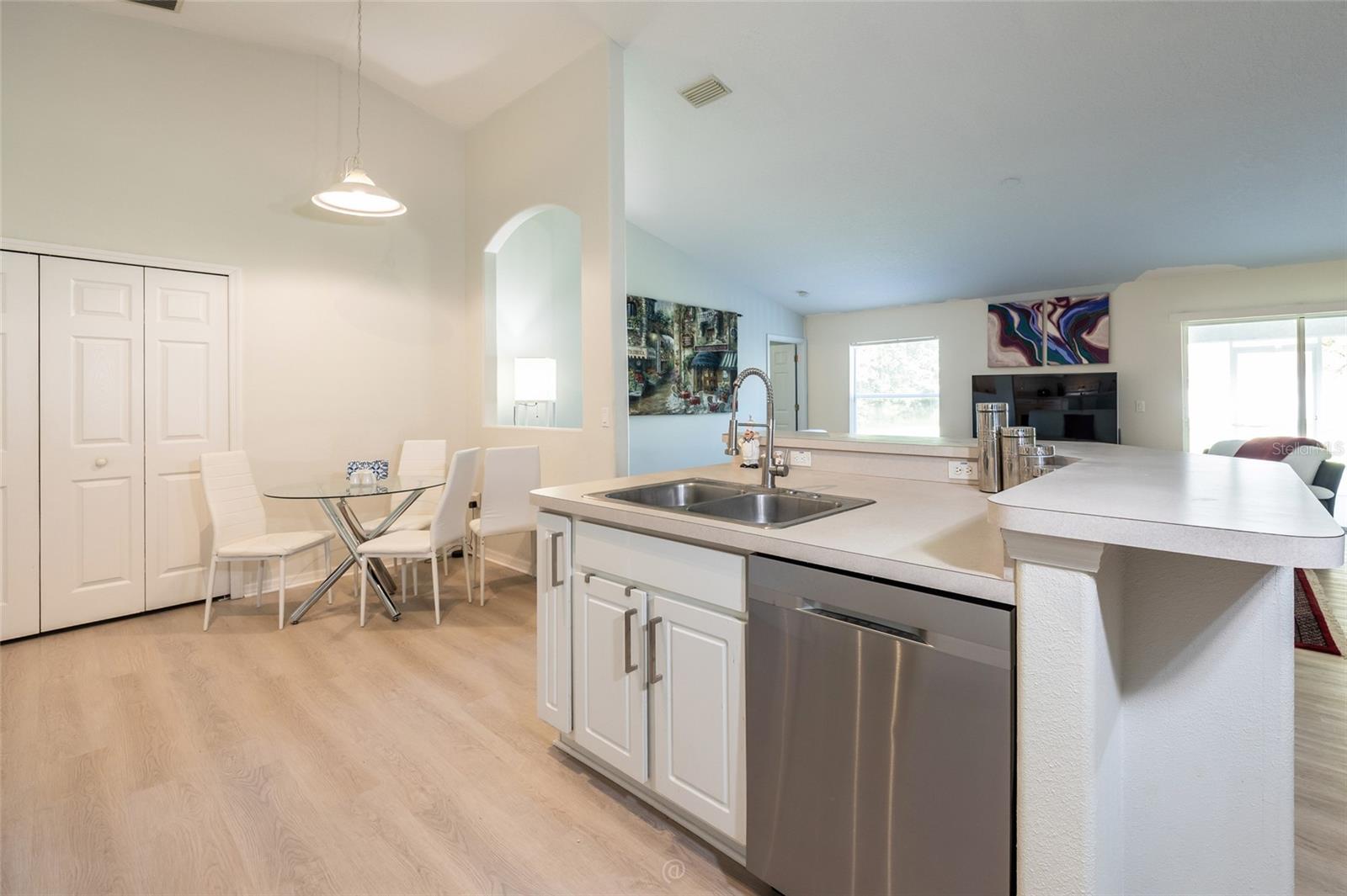 77 RAMBLEWOOD DR — photo 6