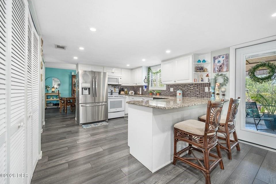 461 ANDREWS ST — photo 11