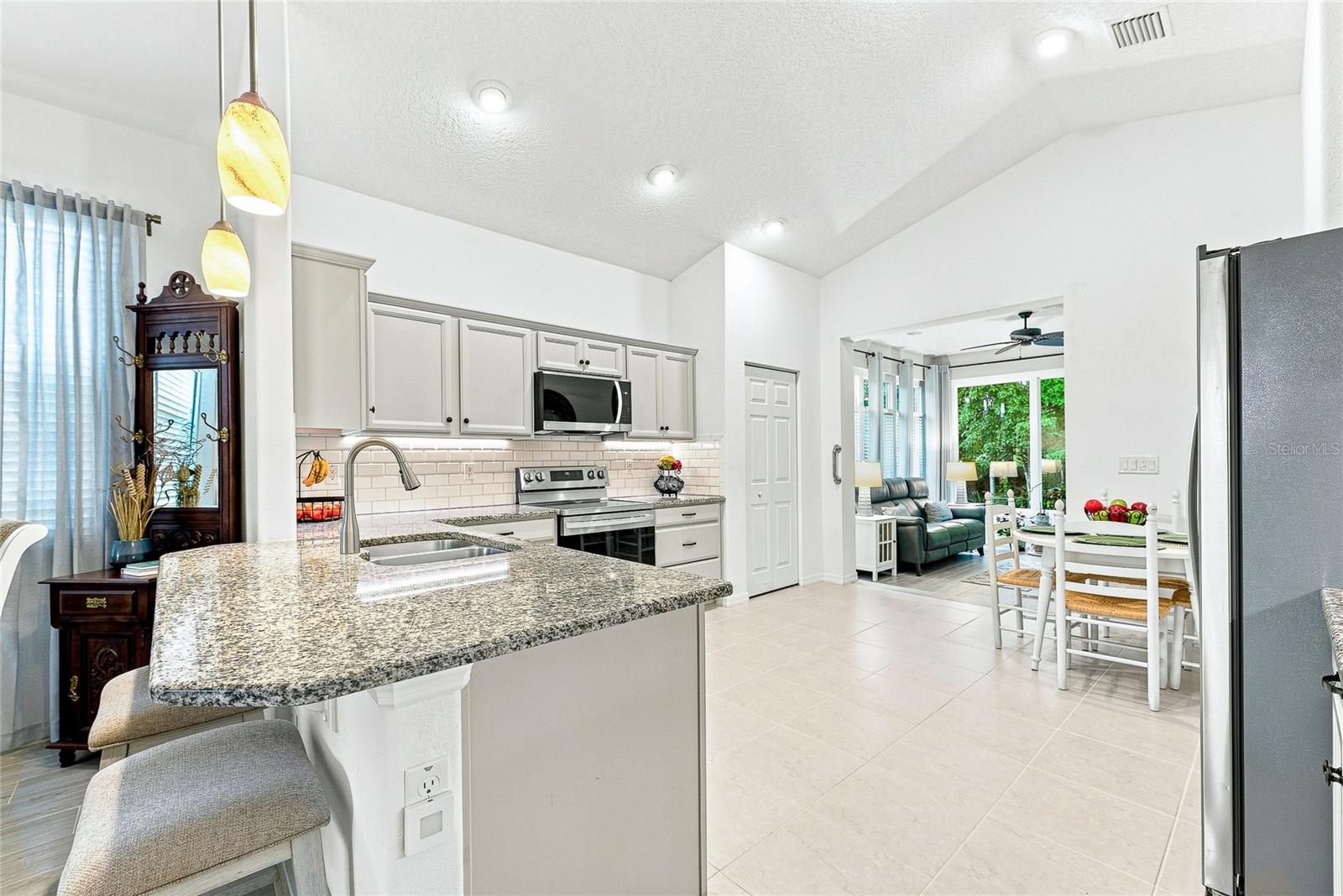 91 PARK PLACE CIR — photo 10