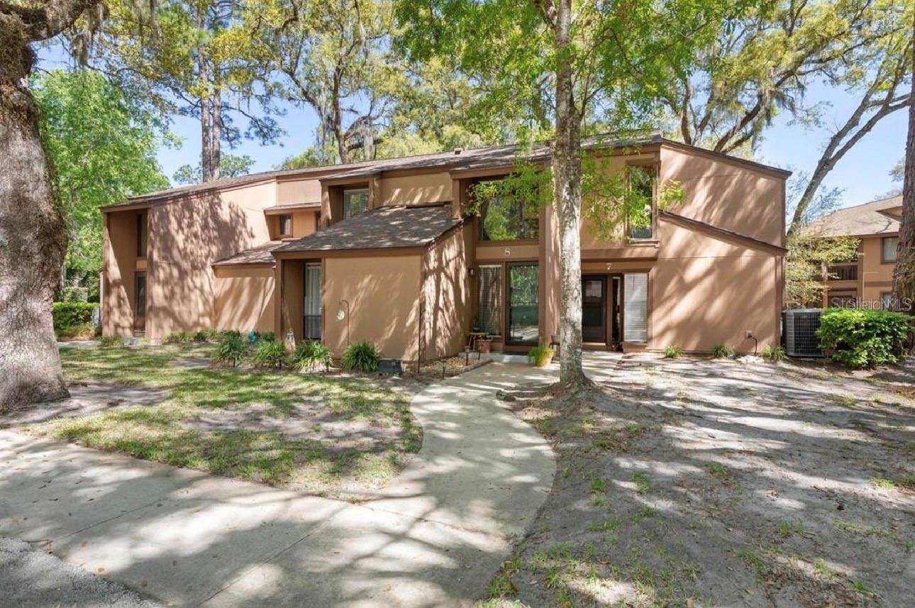 8 FAIRWAYS CIR #8 — photo 3