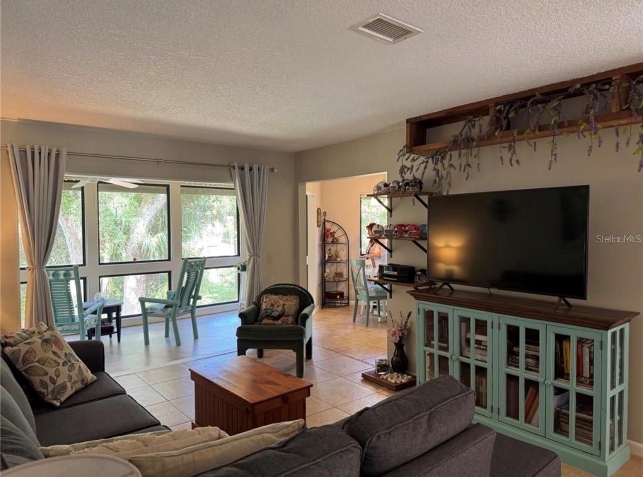 8 FAIRWAYS CIR #8 — photo 9