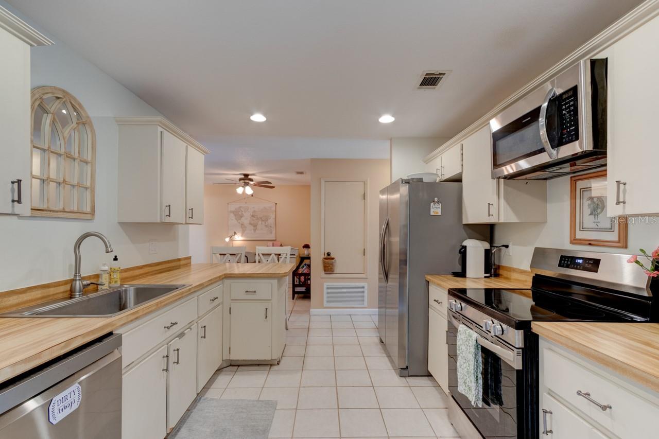 16 LAUREL OAKS CIR — photo 10
