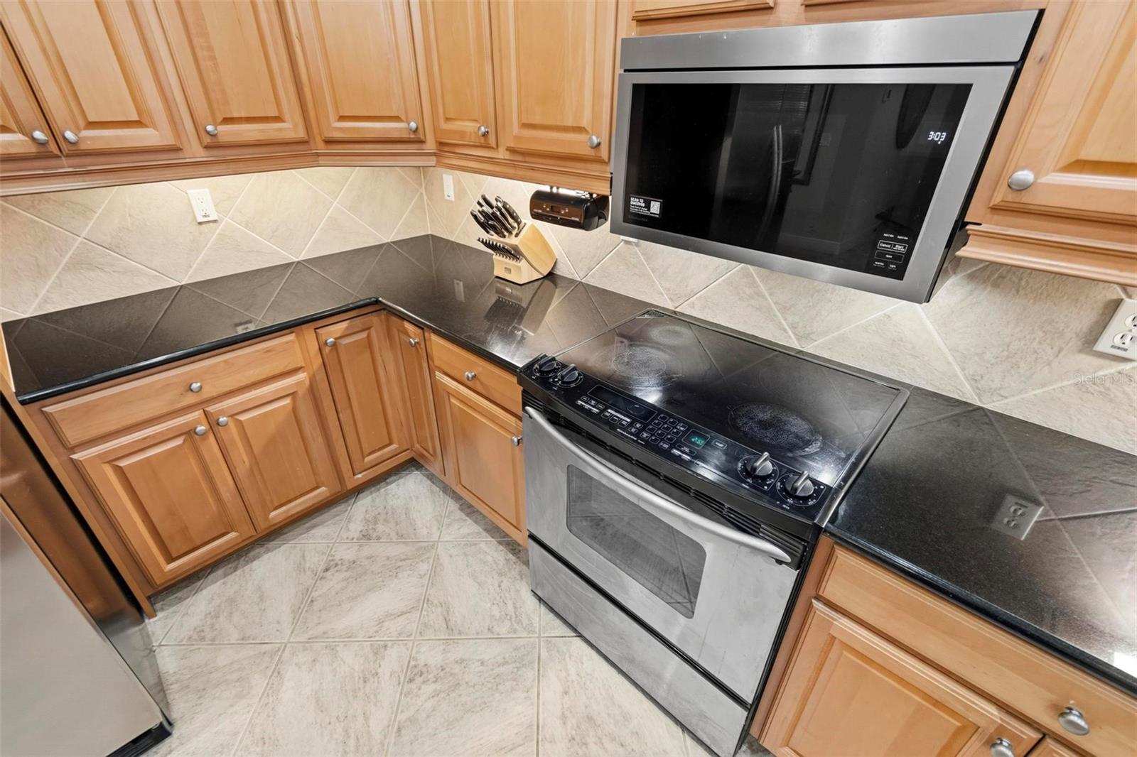 19 VILLAGE VIEW DR — photo 9
