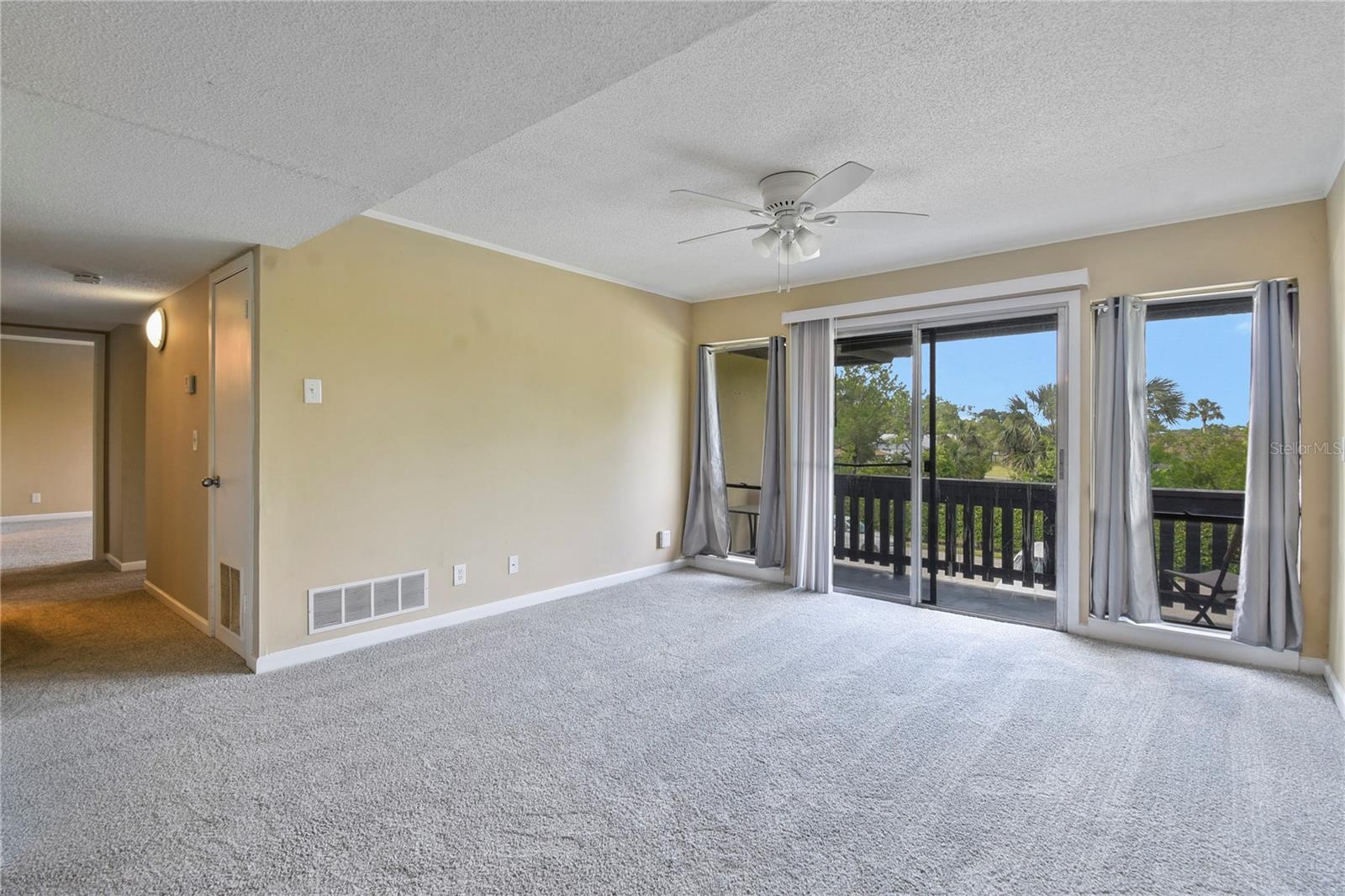 40 CLUB HOUSE DR #207 — photo 4