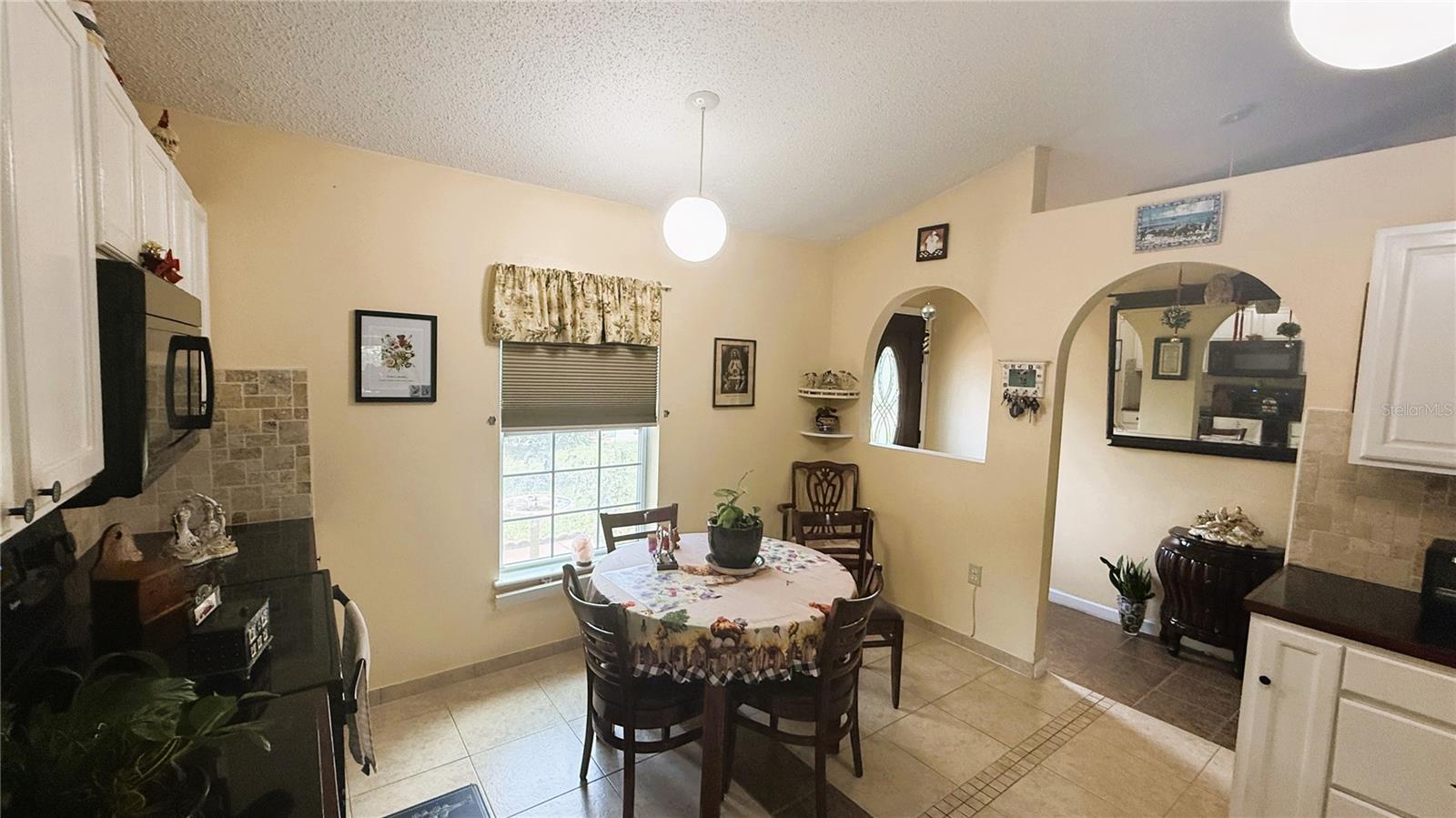 140 PERSIMMON DR — photo 4