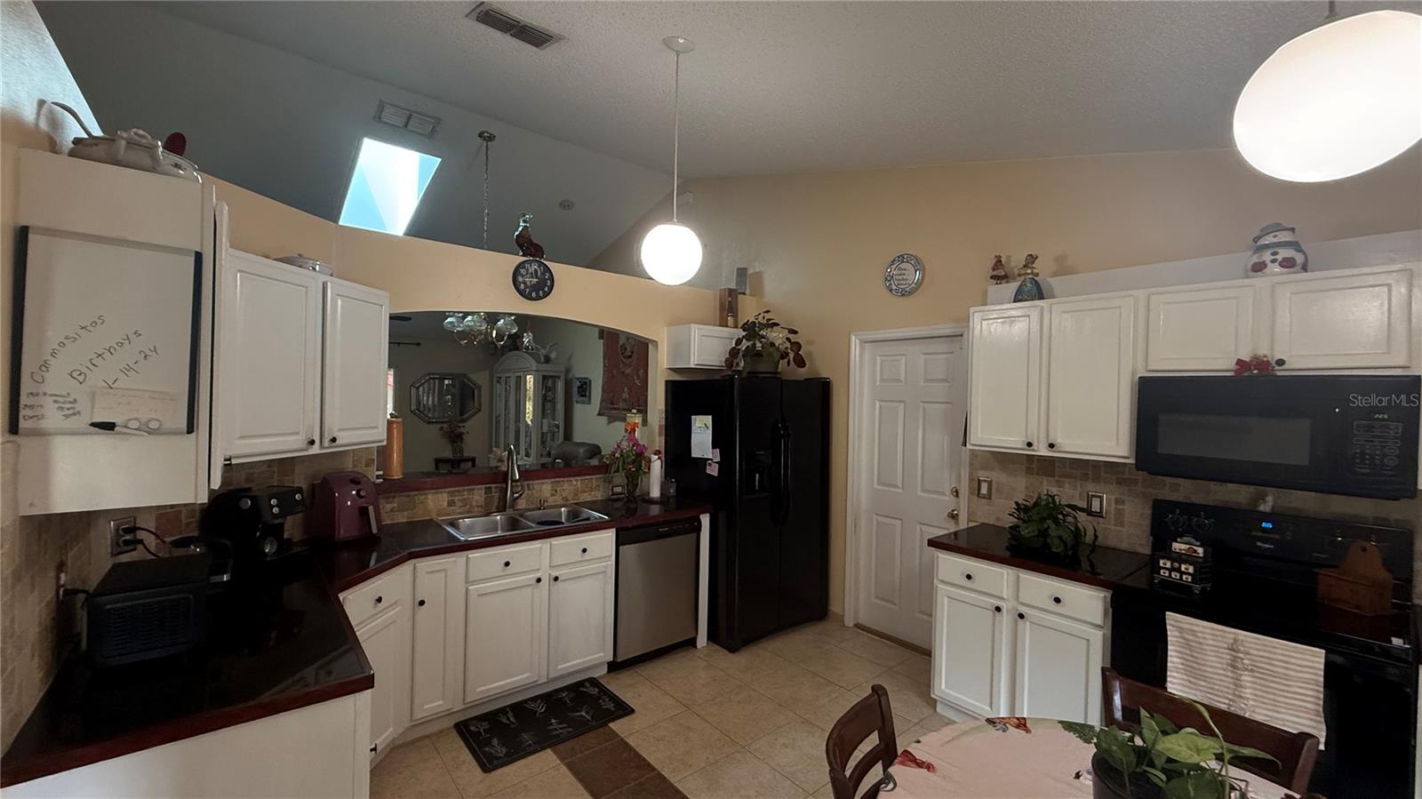 140 PERSIMMON DR — photo 5
