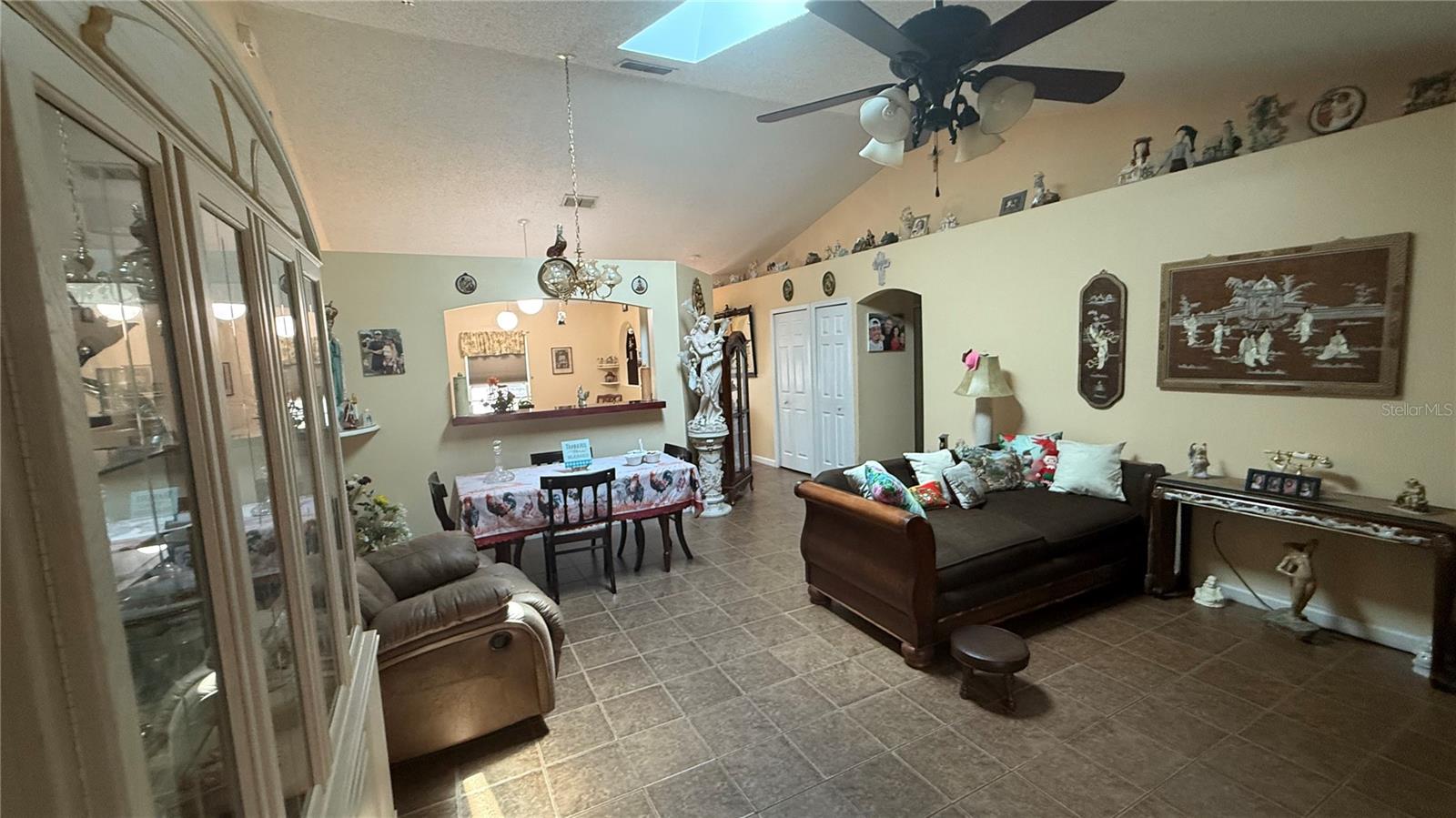 140 PERSIMMON DR — photo 6