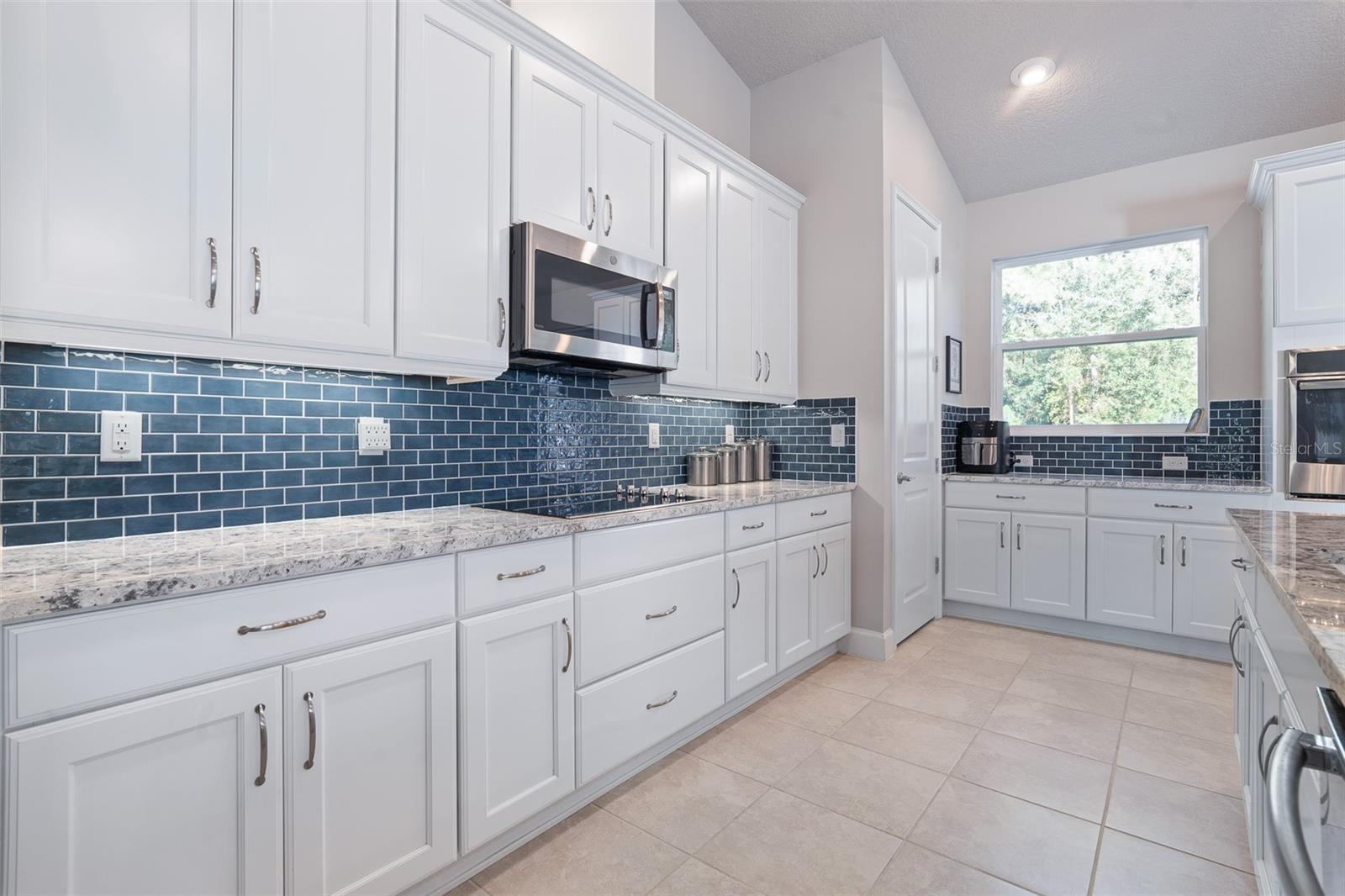 823 CREEKWOOD DR — photo 12
