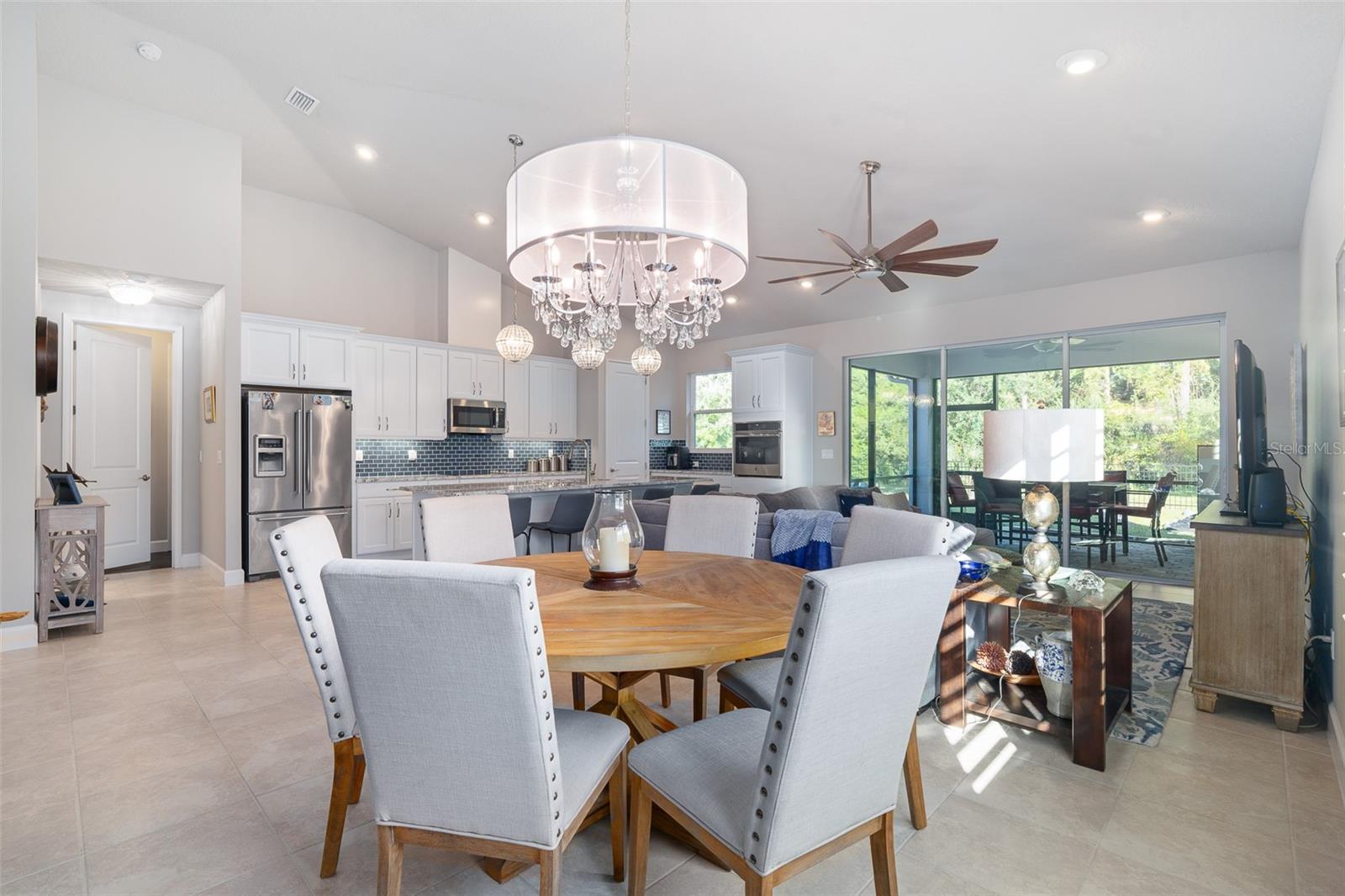 823 CREEKWOOD DR — photo 8