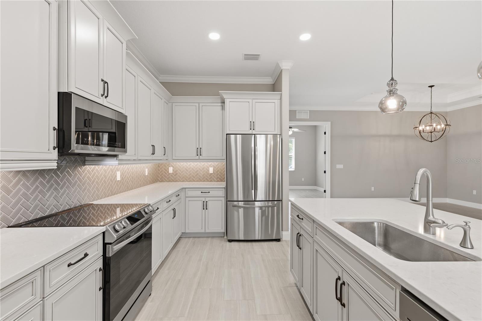 7 OASIS CIR — photo 12