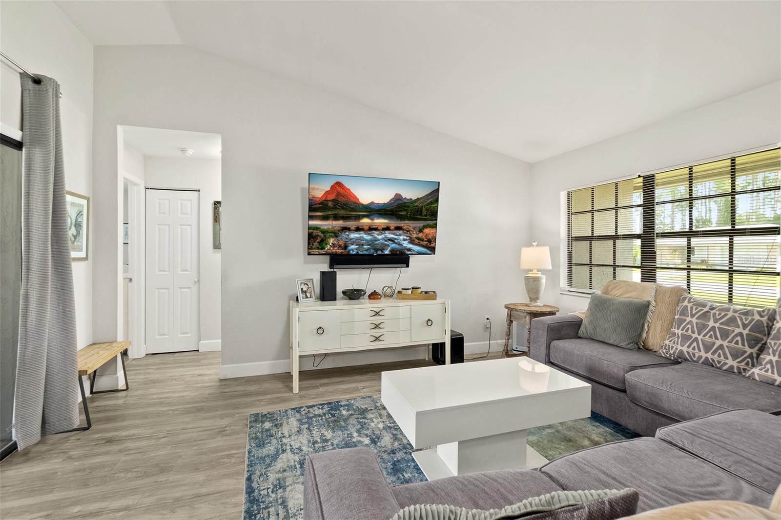 14 BALLARD LN — photo 4