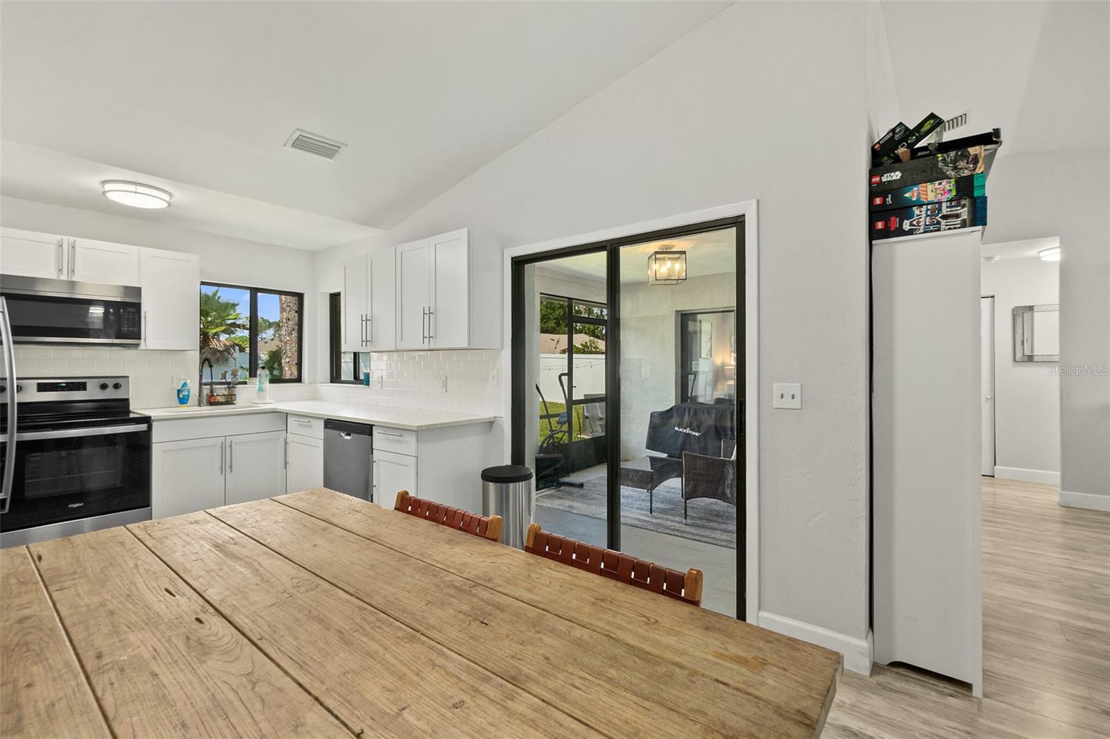 14 BALLARD LN — photo 9