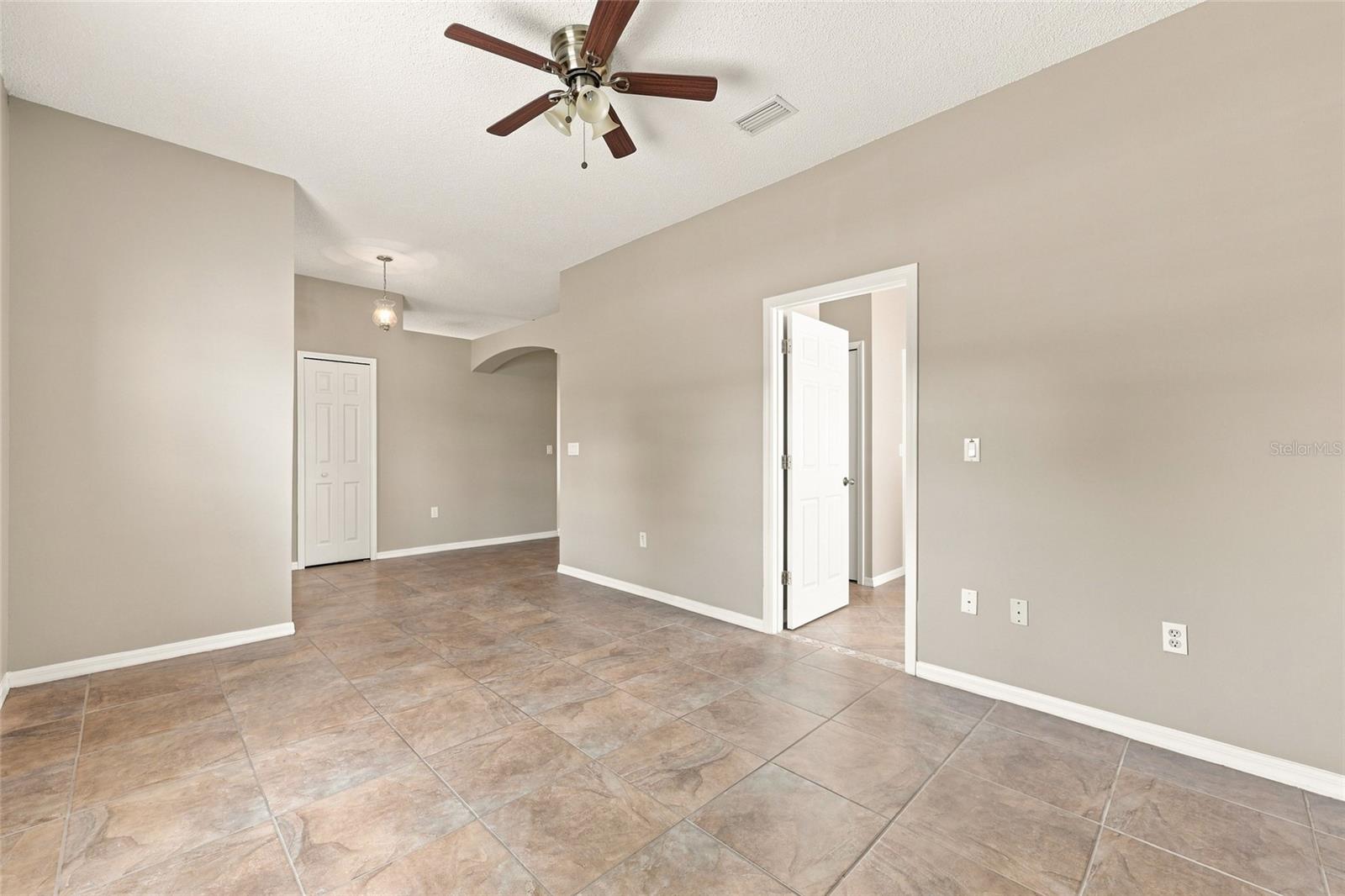28 BECKNER LN — photo 3