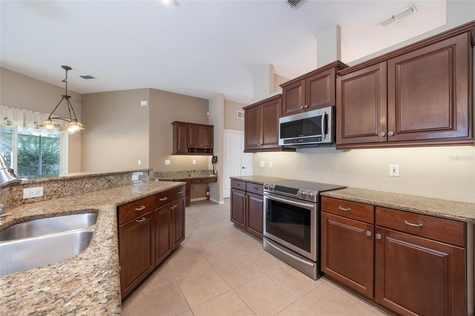 34 WOODHOLME LN — photo 11