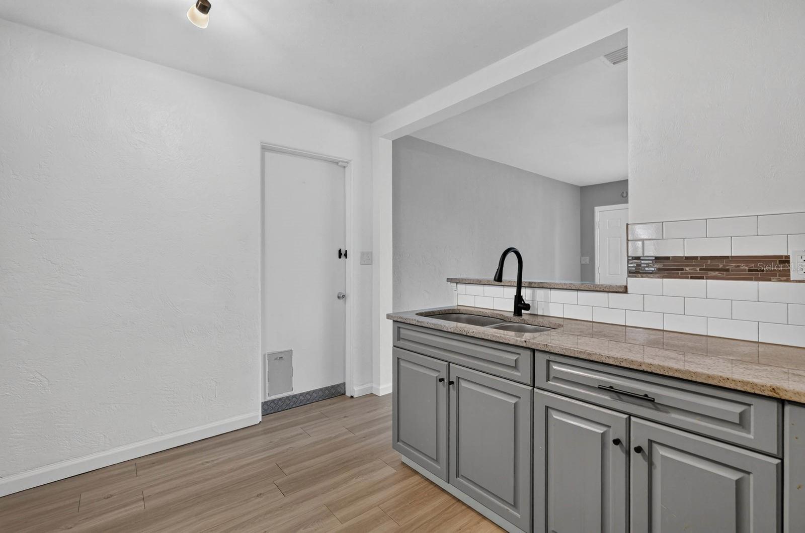 856 BERKSHIRE RD — photo 11