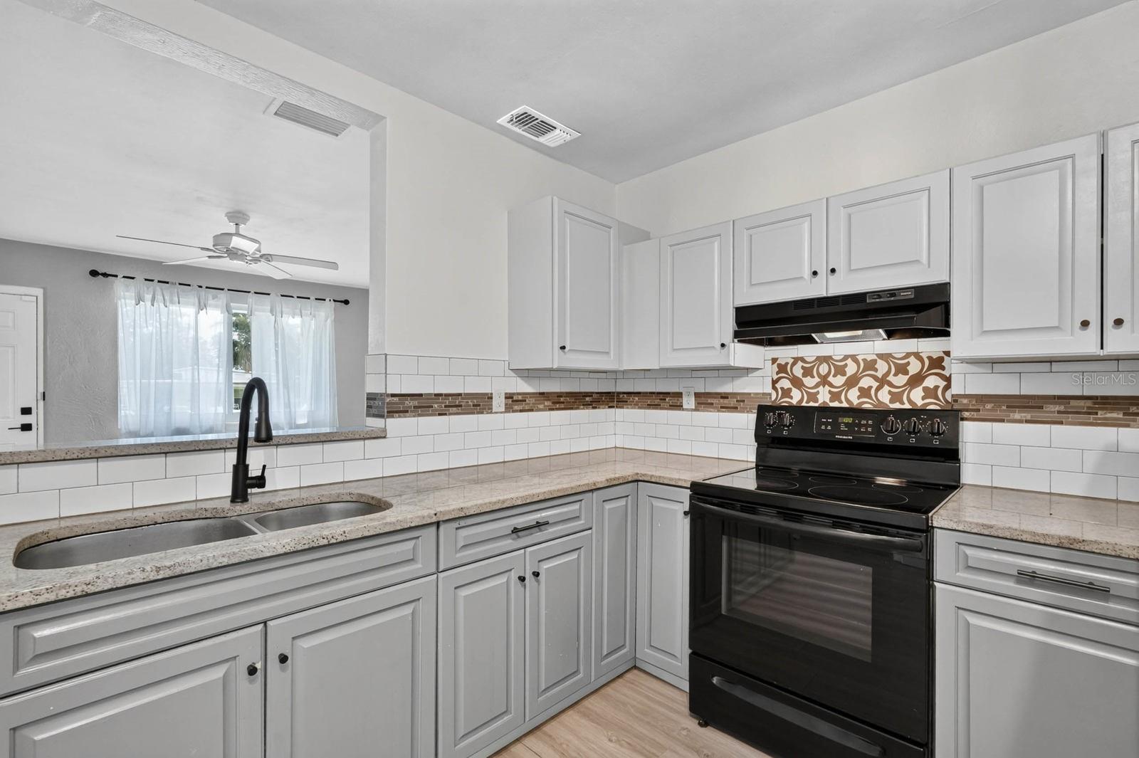856 BERKSHIRE RD — photo 9