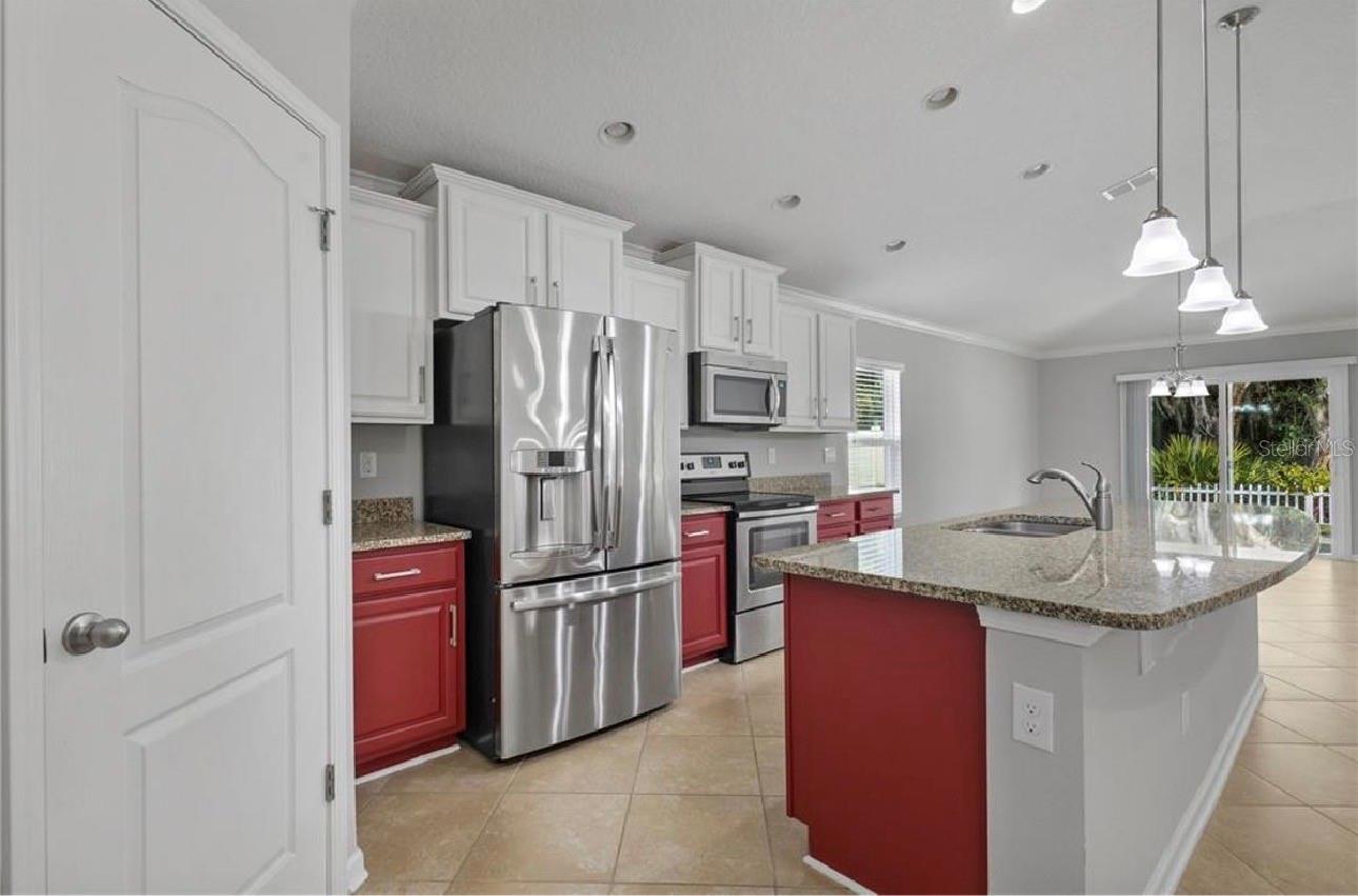 39 AUBERRY DR — photo 8