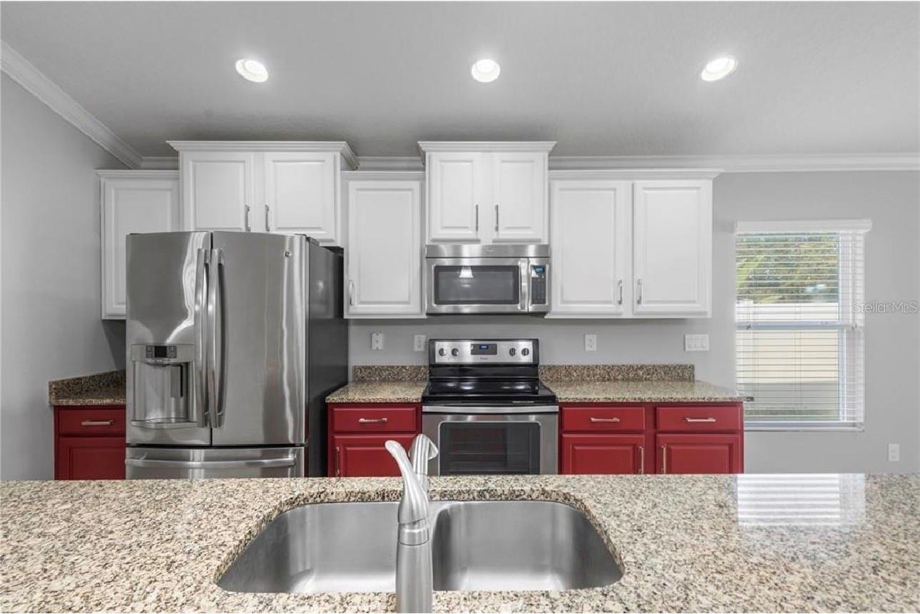 39 AUBERRY DR — photo 9