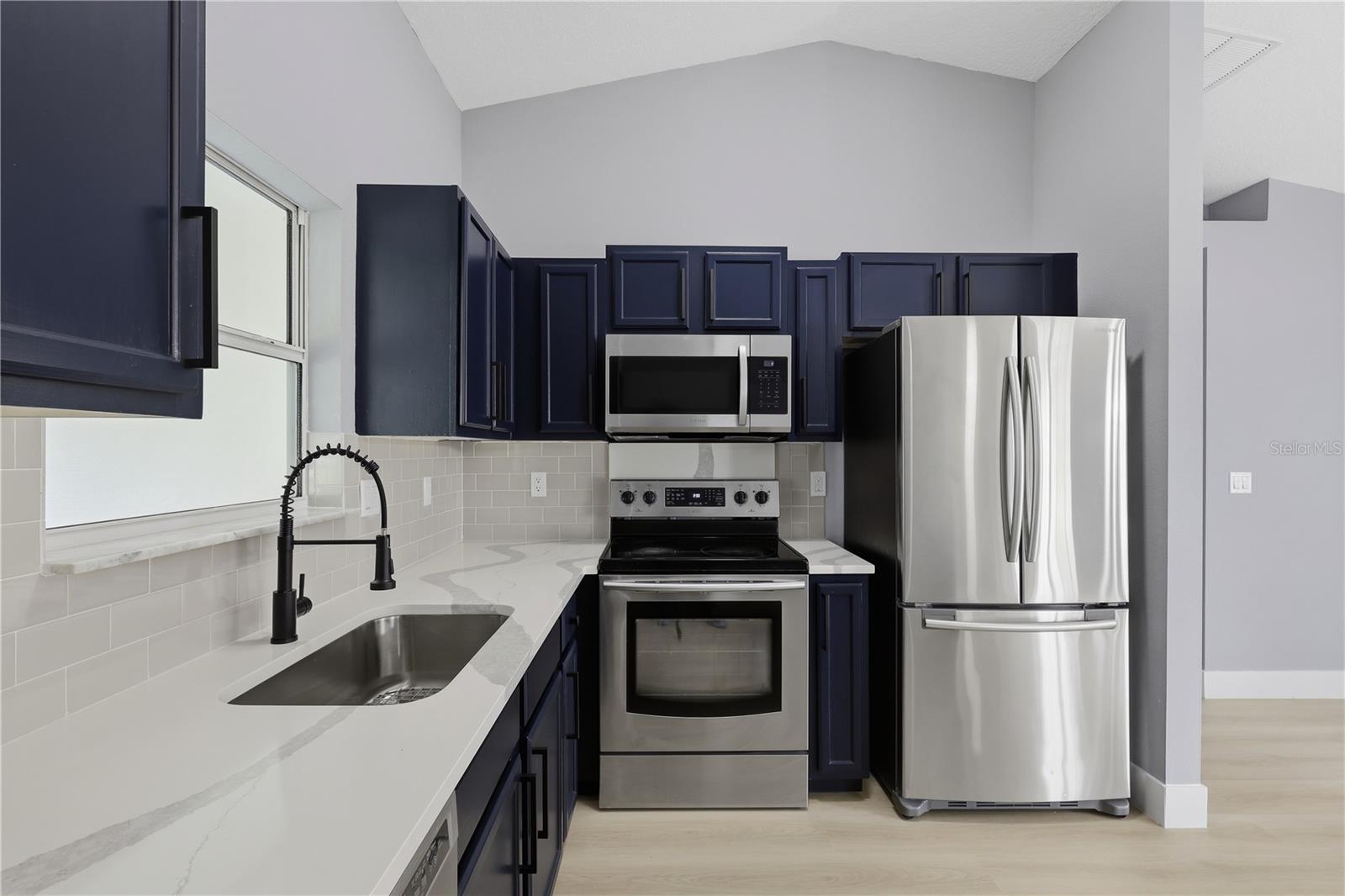 23 LUTHER DR — photo 7