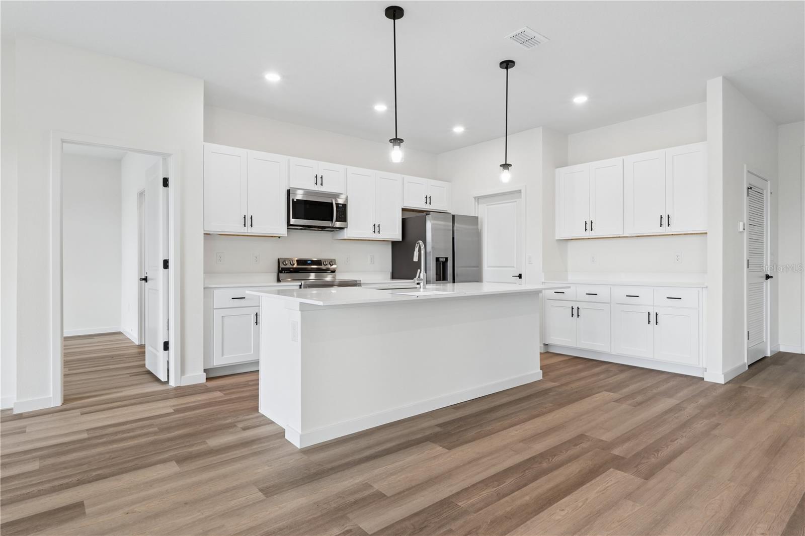 21 BONNIE LN — photo 4