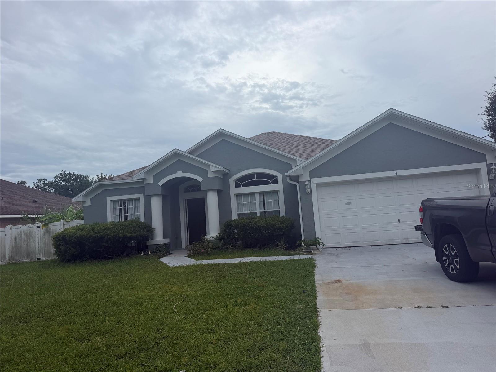 5 NE BISHOP LN