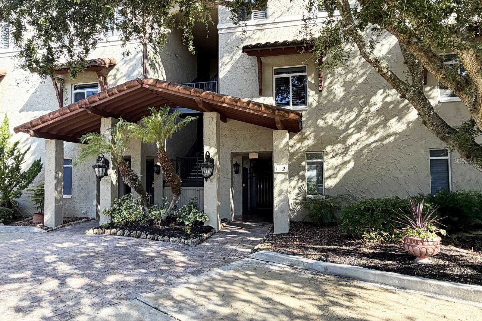 112 CLUB HOUSE DR #102