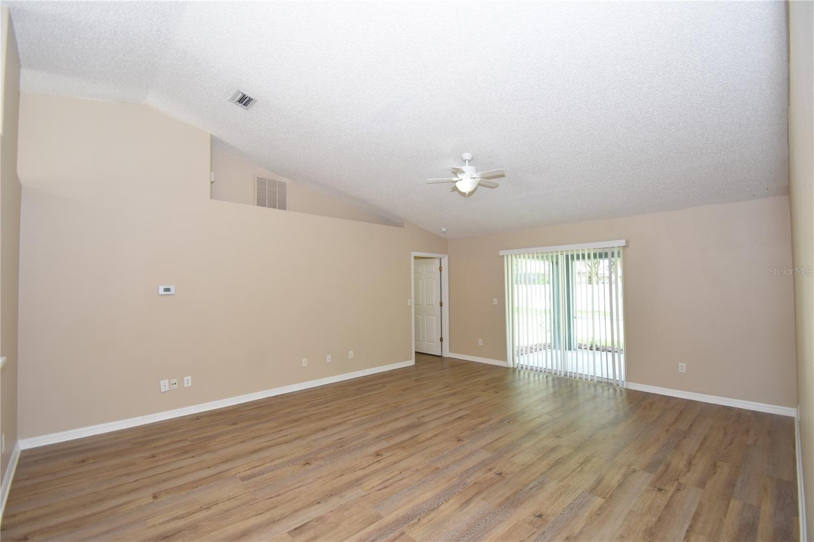 13 PINETREE DR — photo 8