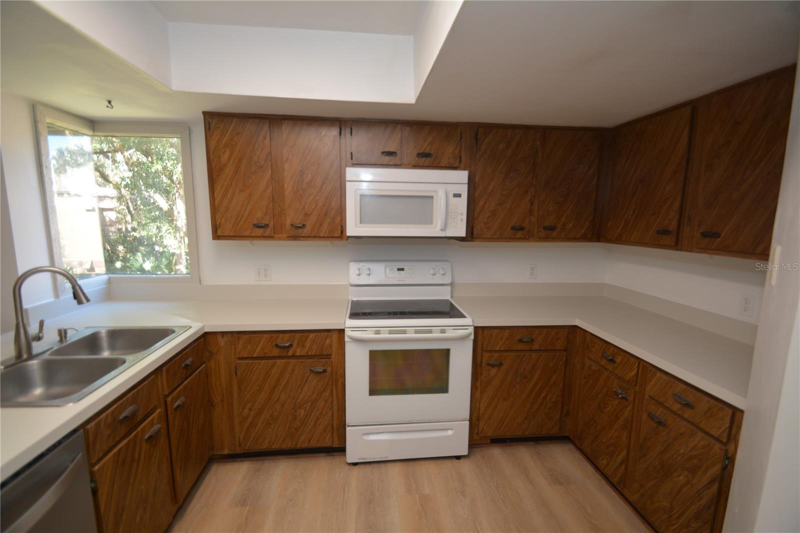 16 OAKMONT CT #16 — photo 11