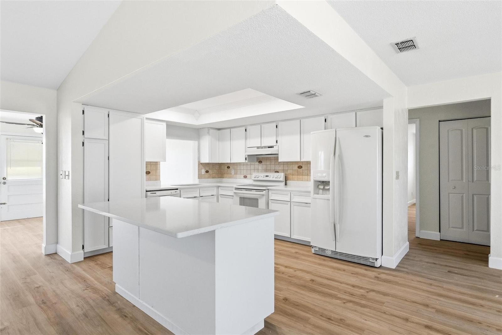 33 E SEA HARBOR — photo 11
