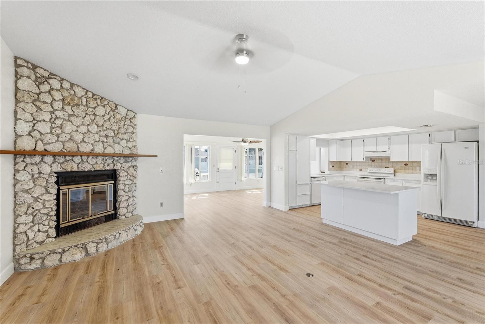 33 E SEA HARBOR — photo 9