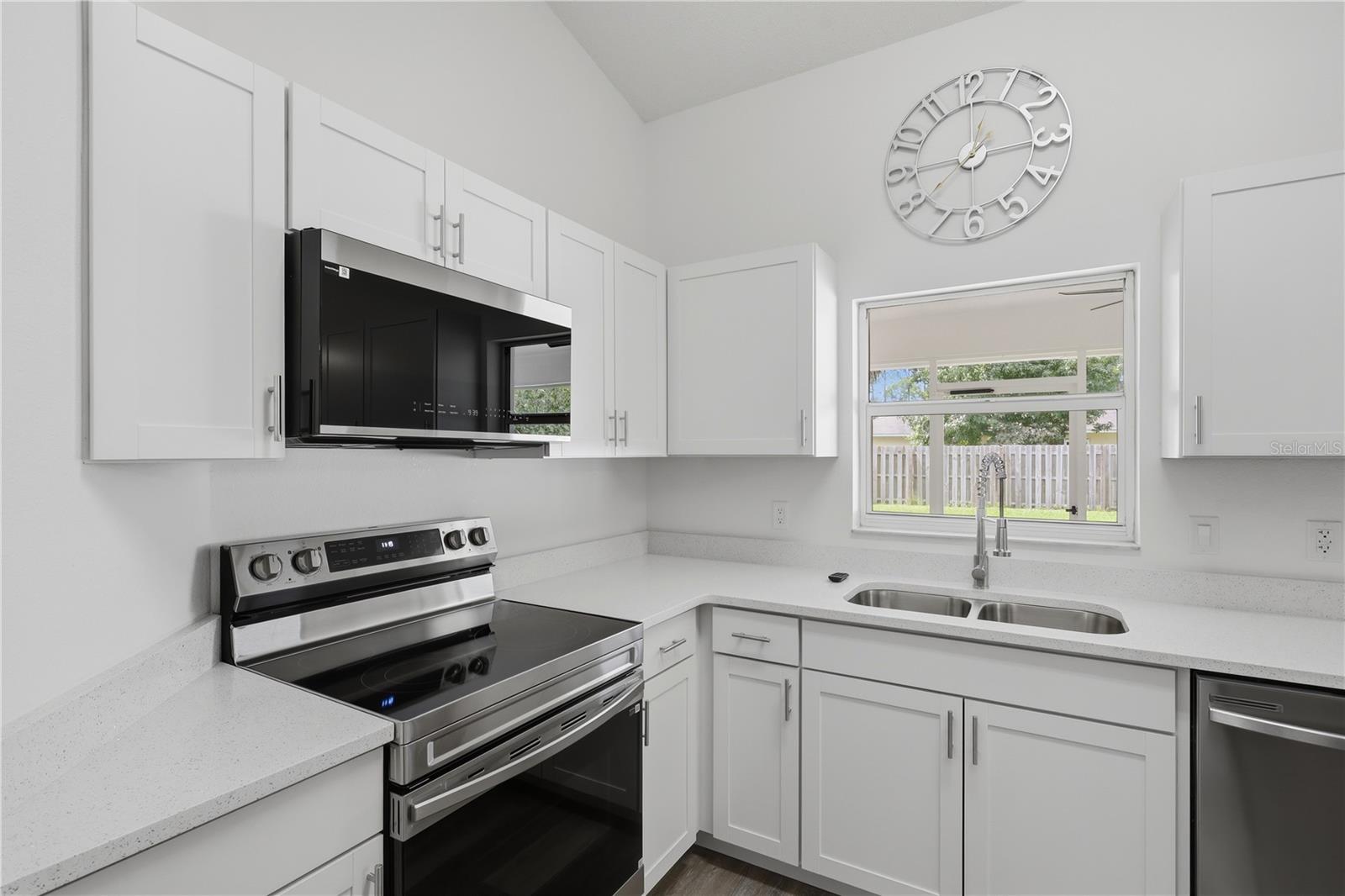 7 PALM LEAF LN — photo 10
