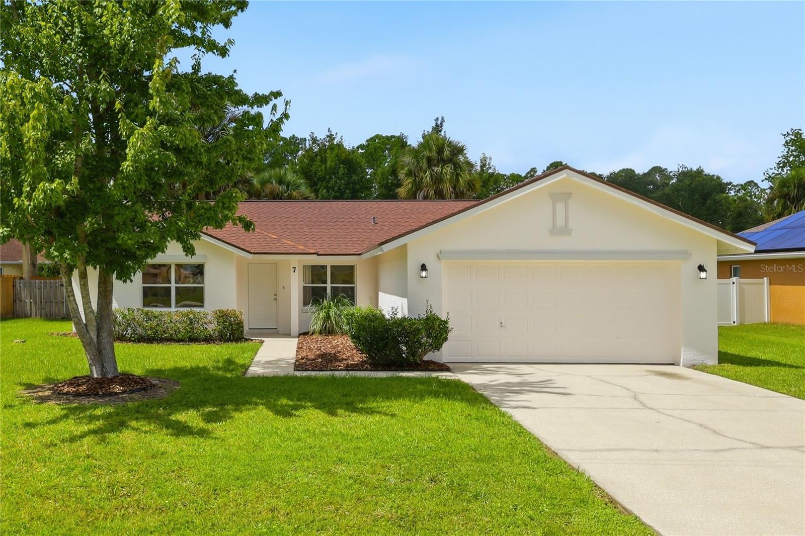 7 PALM LEAF LN