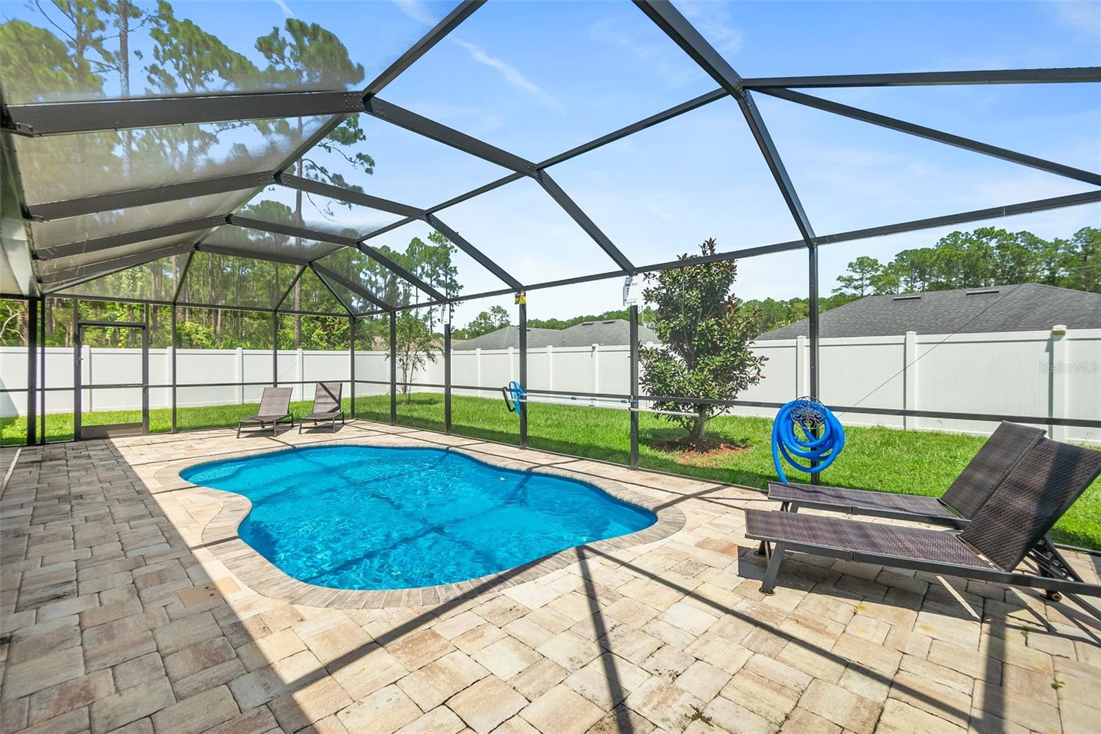10 LLADD CT — photo 3