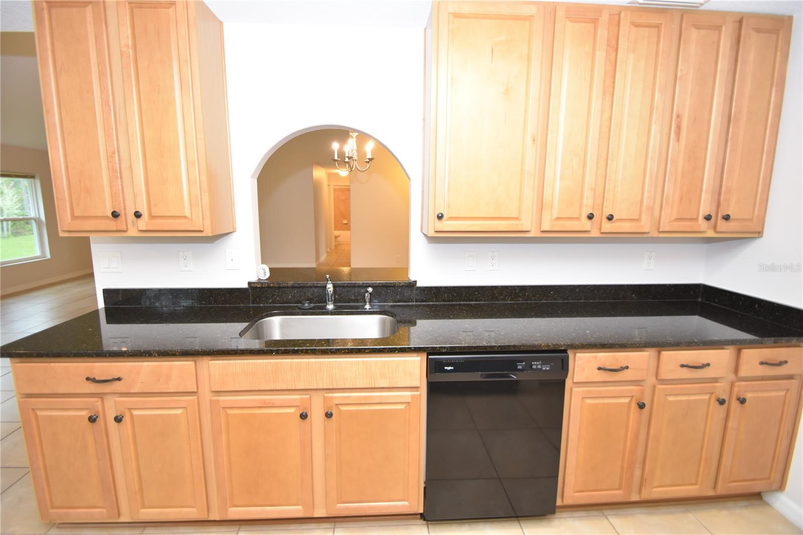 34 RENSHAW DR — photo 9