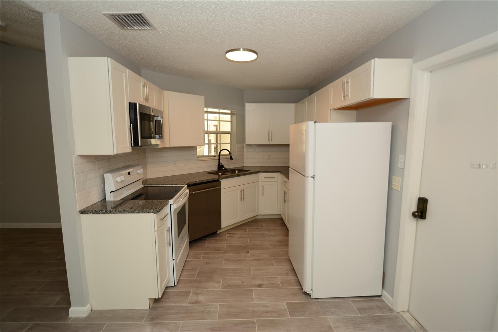107 BRUNSWICK LN #A — photo 8