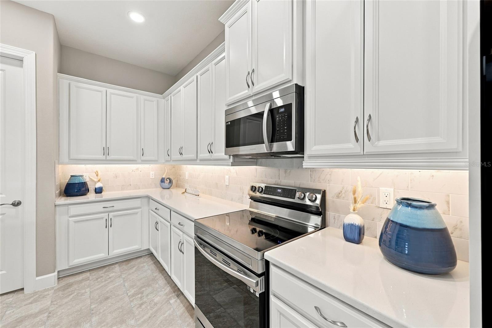 27 S RIVERWALK DR — photo 10