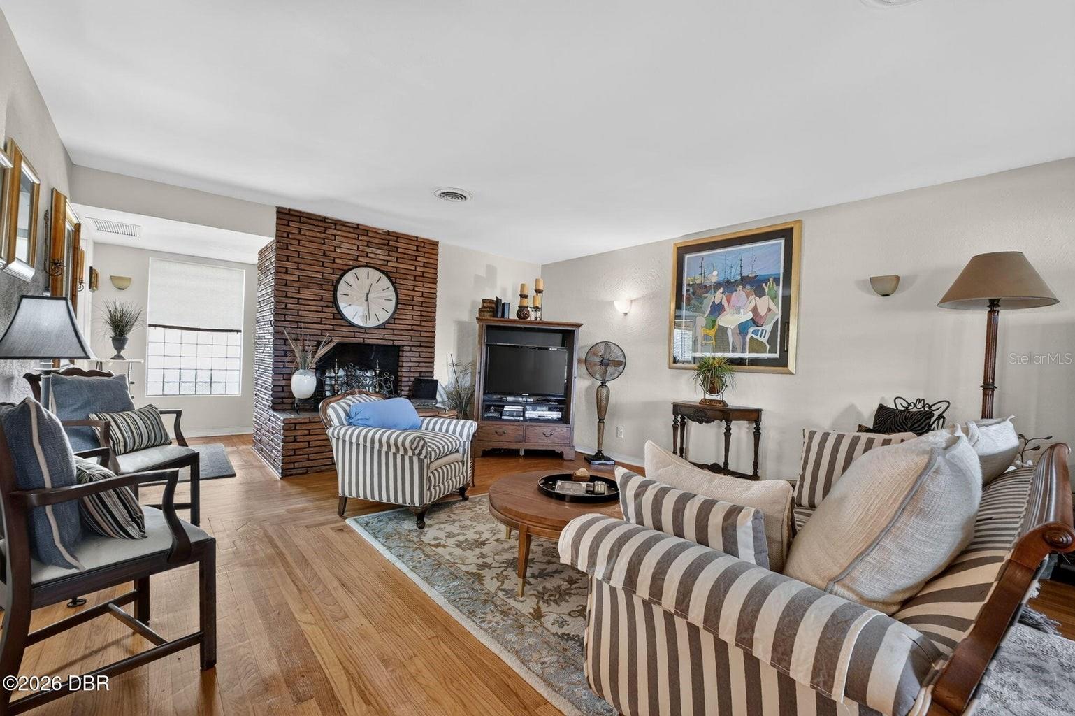2229 S PENINSULA DR — photo 4
