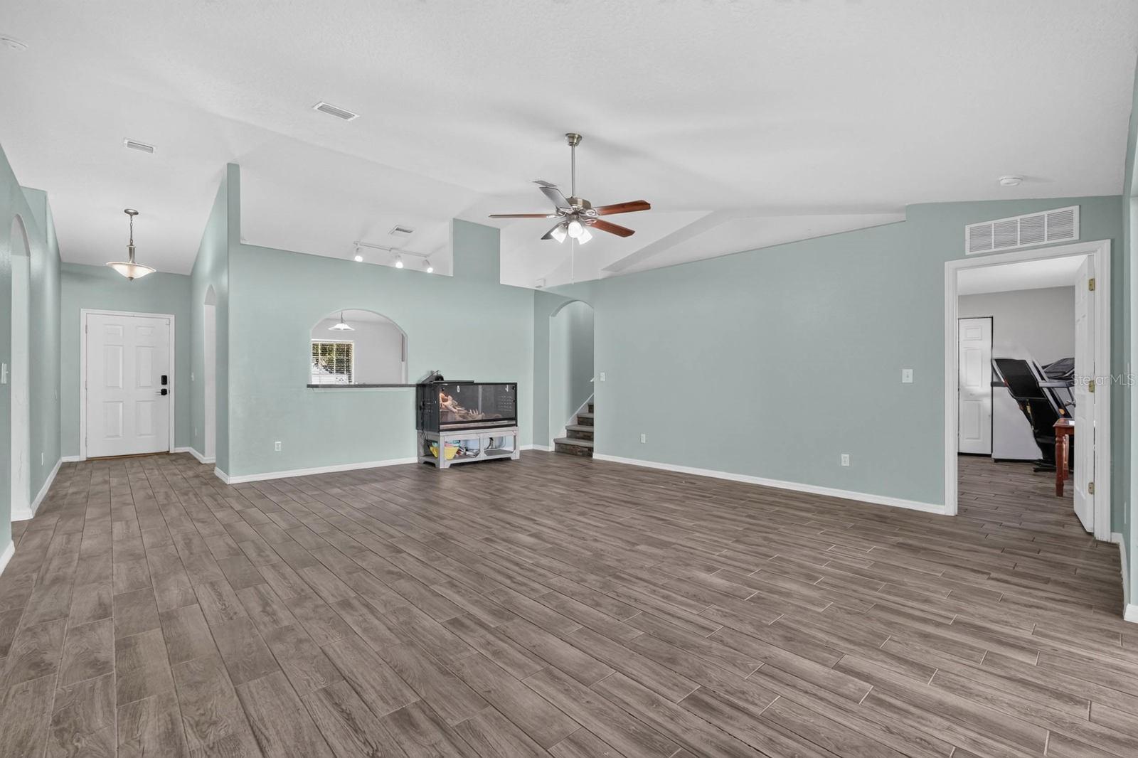 18 WHEELING LN — photo 2