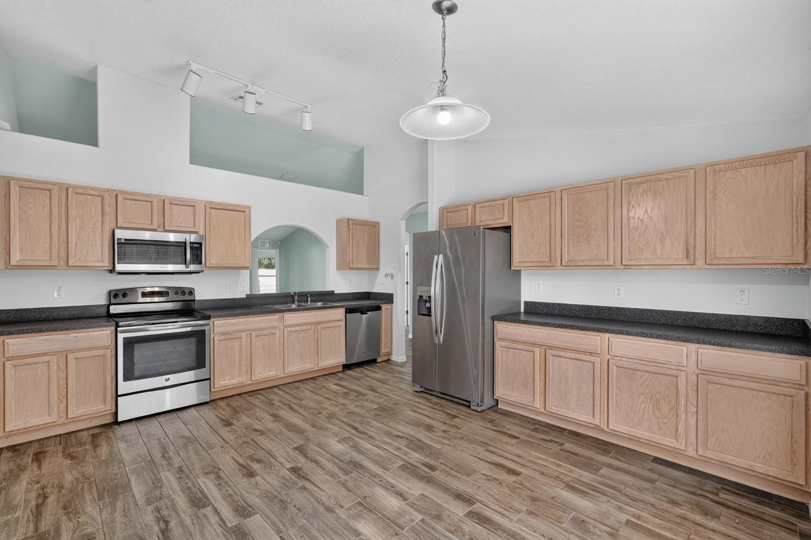 18 WHEELING LN — photo 3