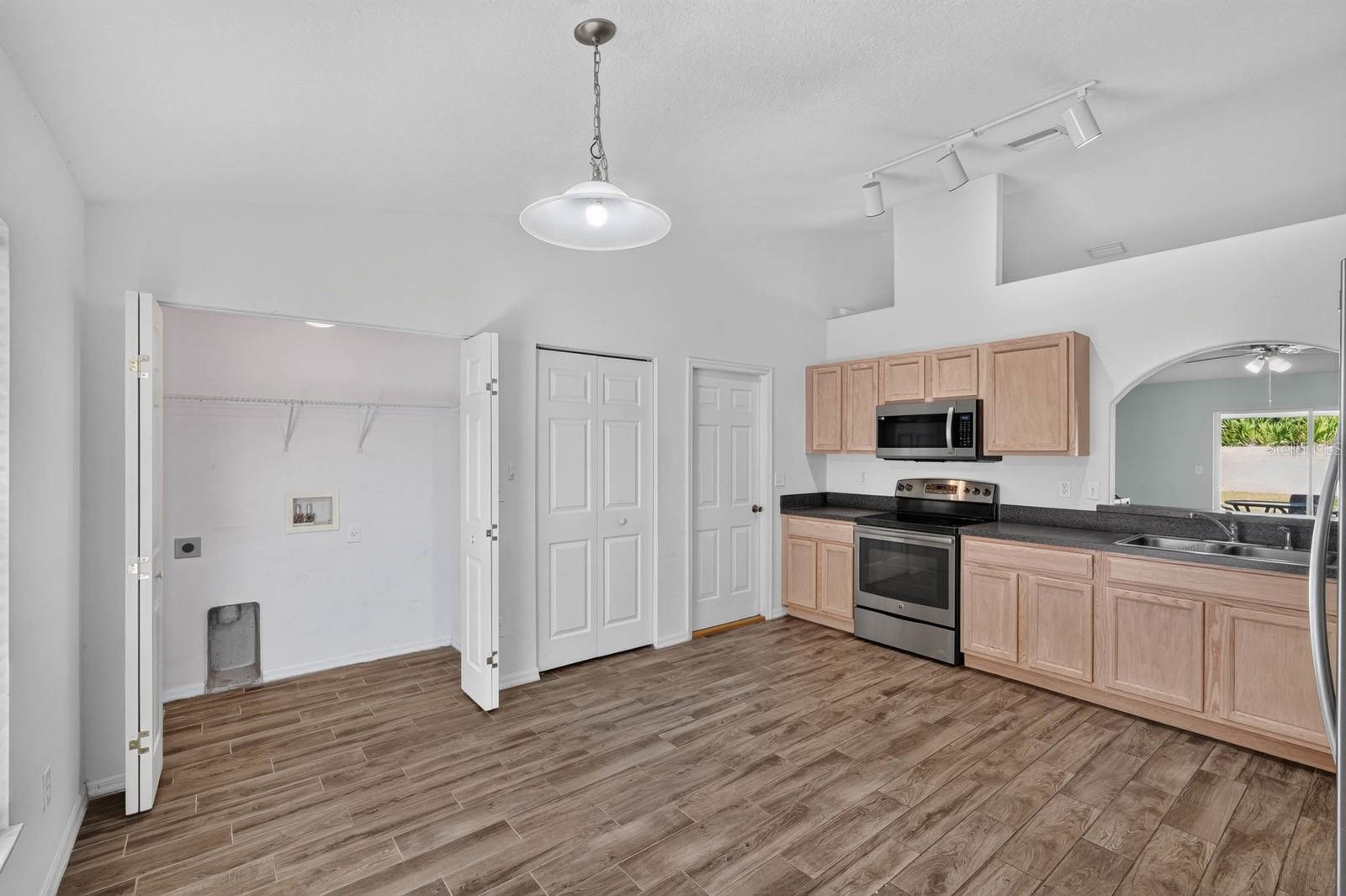 18 WHEELING LN — photo 4