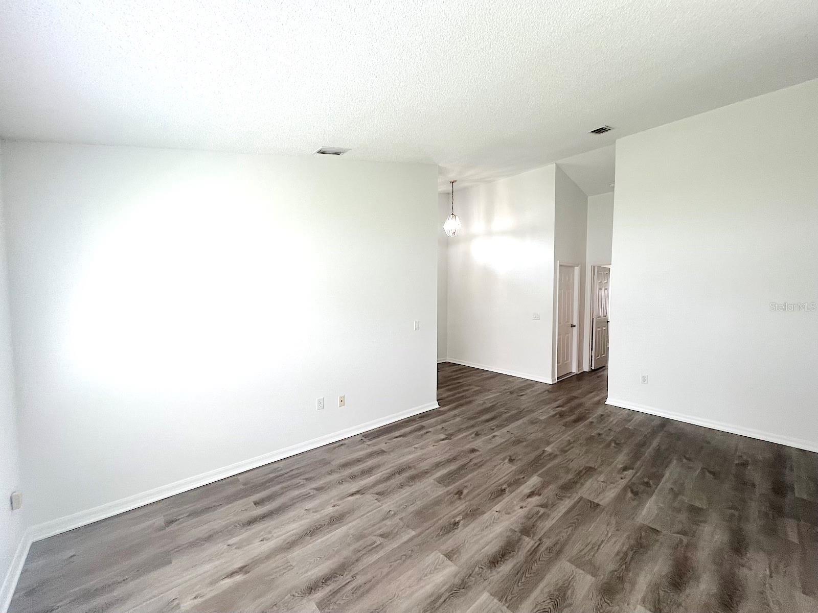 113 EASTWOOD DR — photo 8