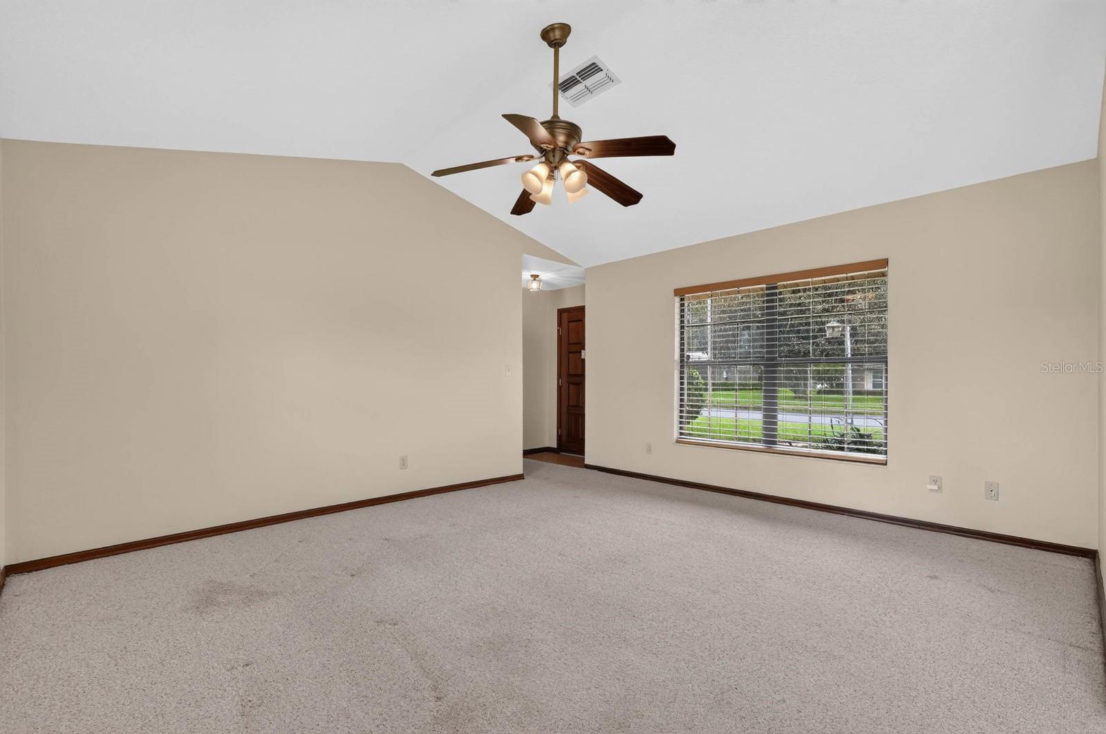 104 COLLEEN DR — photo 11