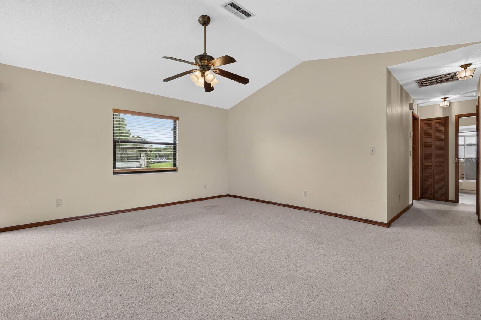 104 COLLEEN DR — photo 12
