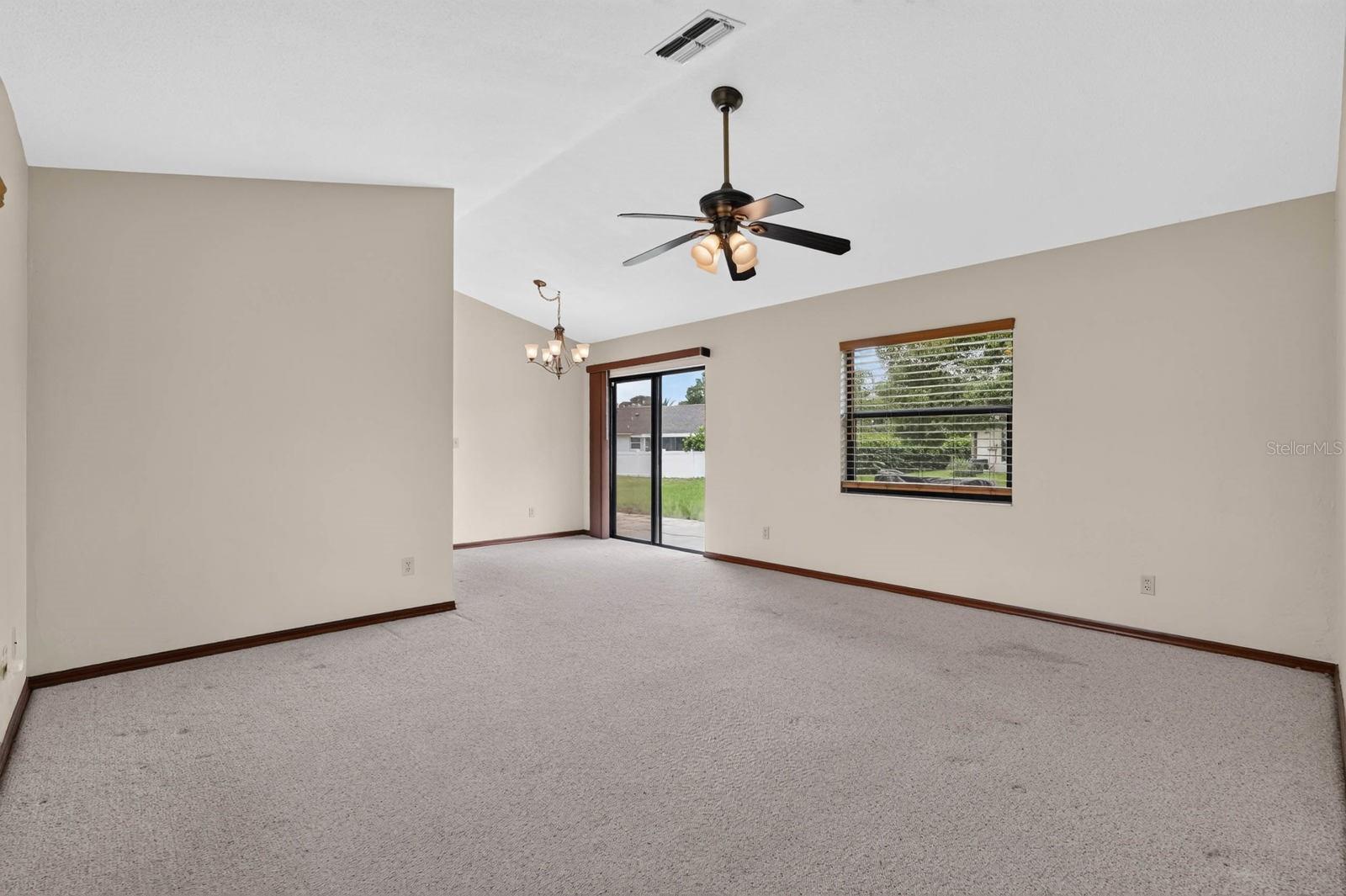 104 COLLEEN DR — photo 9