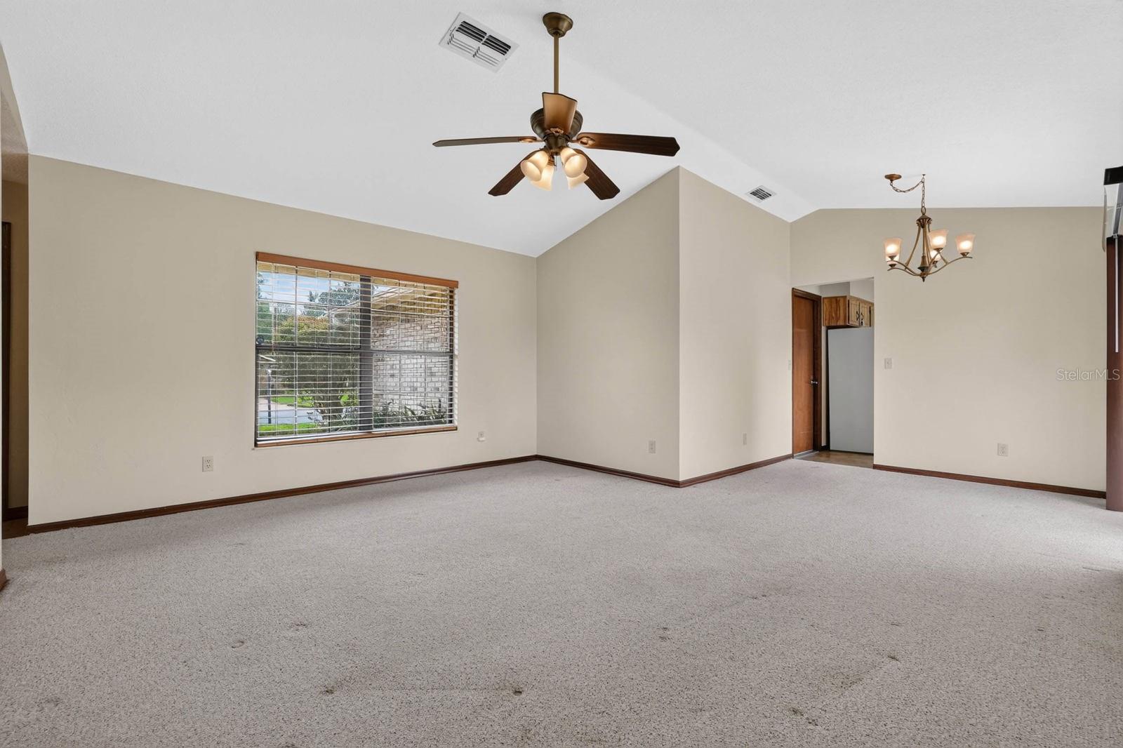 104 COLLEEN DR — photo 10