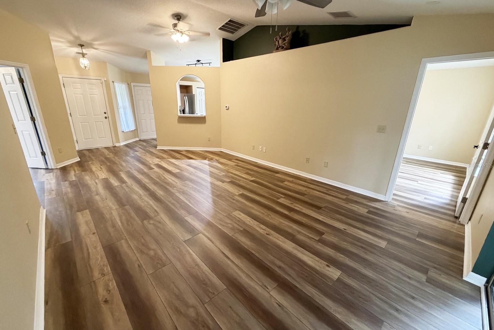37 RED CLOVER LN — photo 3