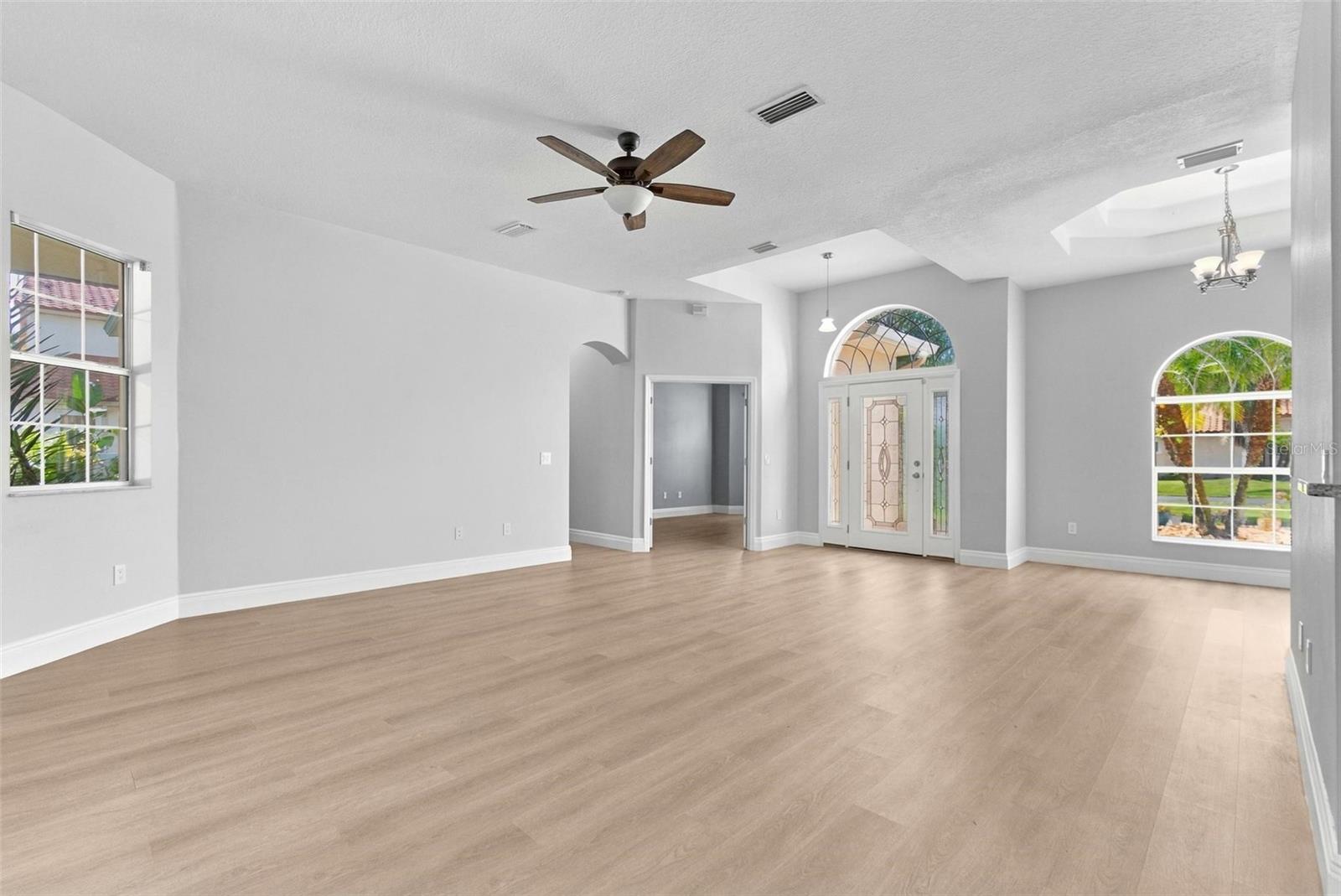 8 RIVER OAKS WAY — photo 12